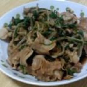 え？醤油と砂糖だけ！？美味しすぎるニラと豚肉炒め♪